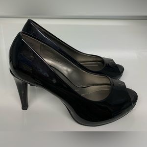 Bandolino Black Patent Peep Toe Pump shoes Sz 5M